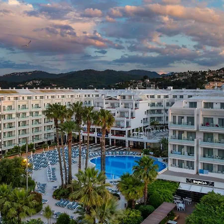 Aqua Aquamarina & Hotel