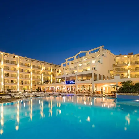 호텔 Aqua Aquamarina & 4*